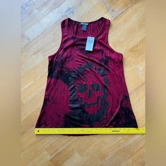 Hot Topic maroon/red and black tie-dyed, Graphic Tank Top sparkly skull - Picture 10 of 10